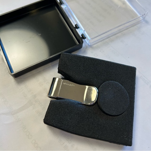 Kate Lord Golf Glove Hat Clip & Cross Clubs Ballmarker Set, Pink with Bling - Picture 3 of 3